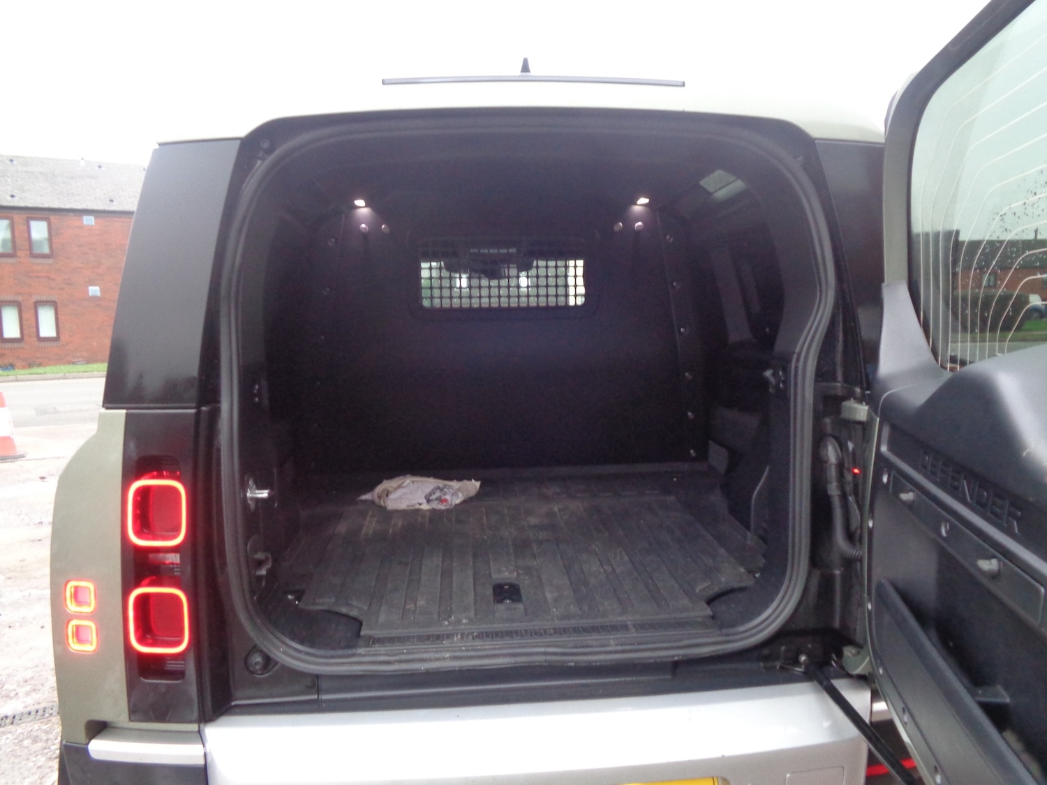 Used Land Rover Defender 2022 for sale - 77418390: Photo 14