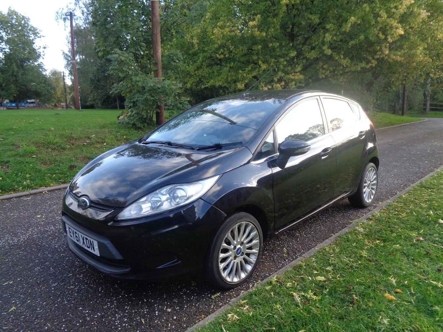 Used Ford Fiesta 2011 for sale - 76170395: Photo 2