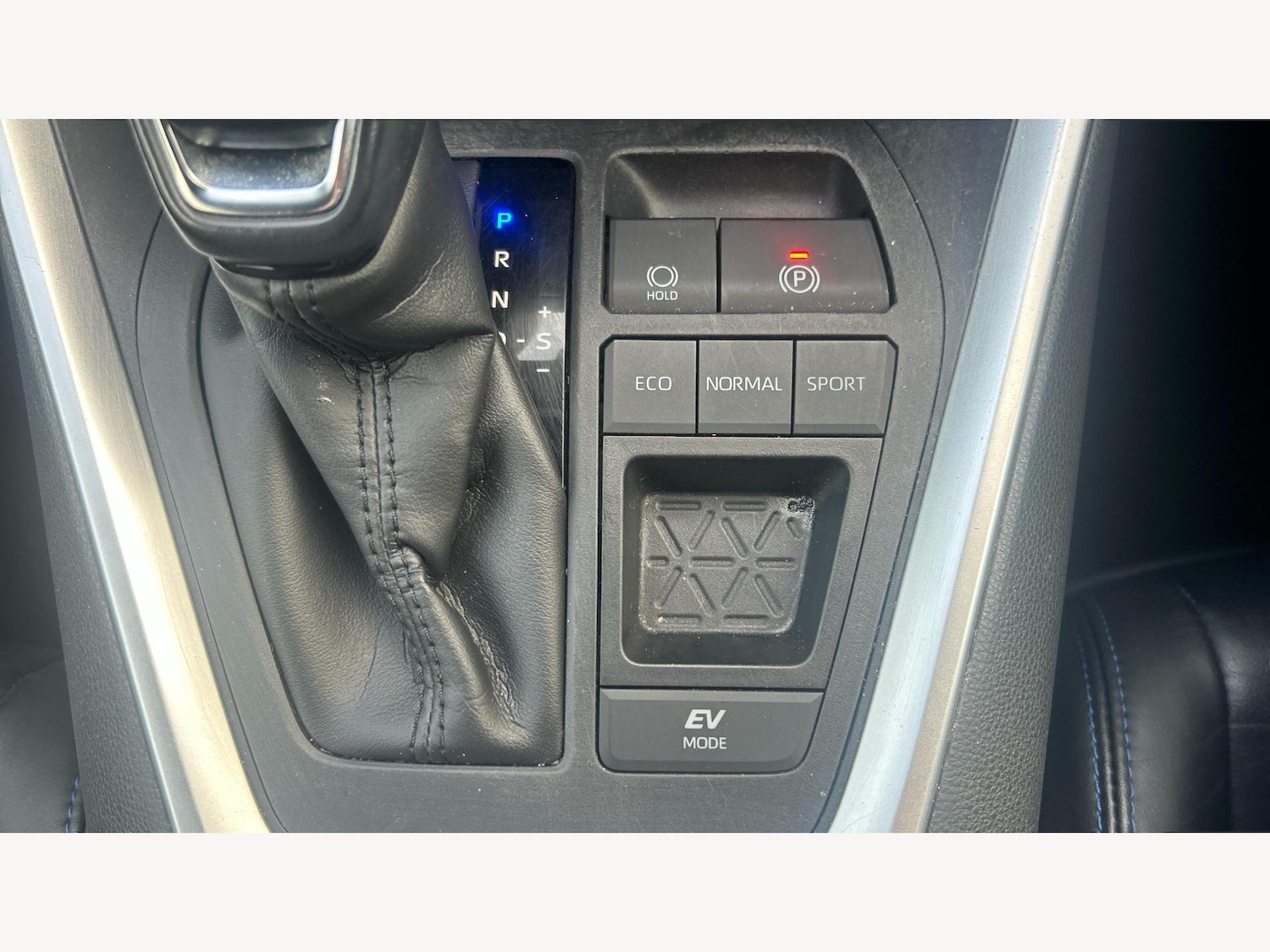 Used Toyota RAV4 2020 for sale - 76522505: Photo 24