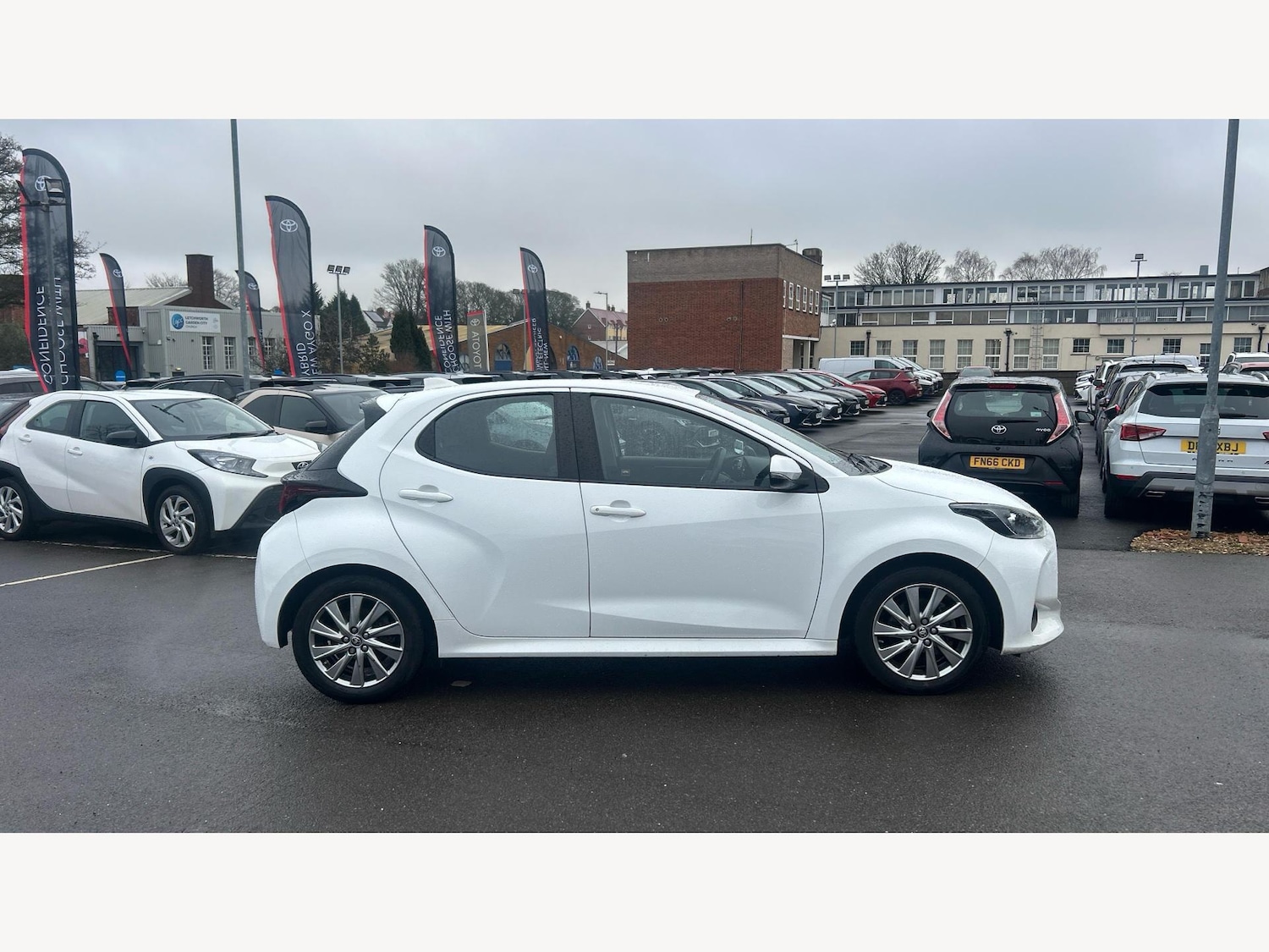 Used Toyota Yaris for sale - 77387675: Photo 18