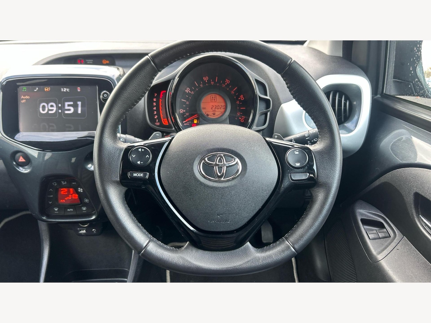 Used Toyota AYGO 2016 for sale - 76572302: Photo 10
