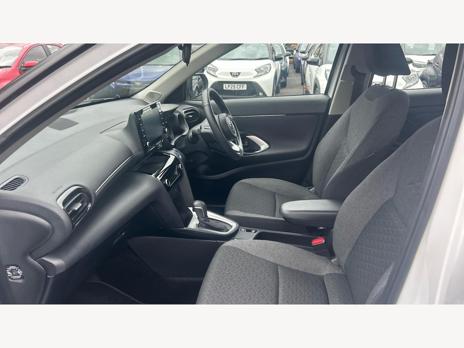 Used Toyota Yaris Cross 2024 for sale - 77634010: Photo 12