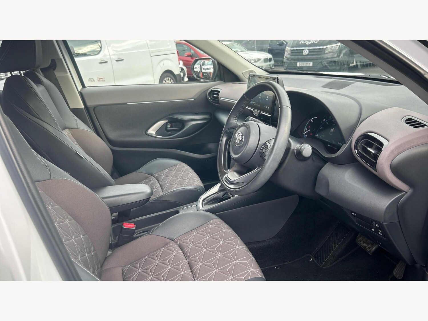 Used Toyota Yaris Cross 2024 for sale - 77040924: Photo 13