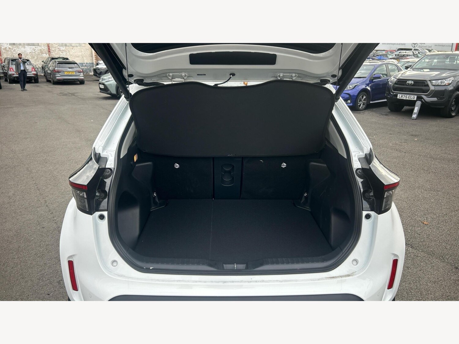 Used Toyota Yaris Cross 2024 for sale - 77040924: Photo 16