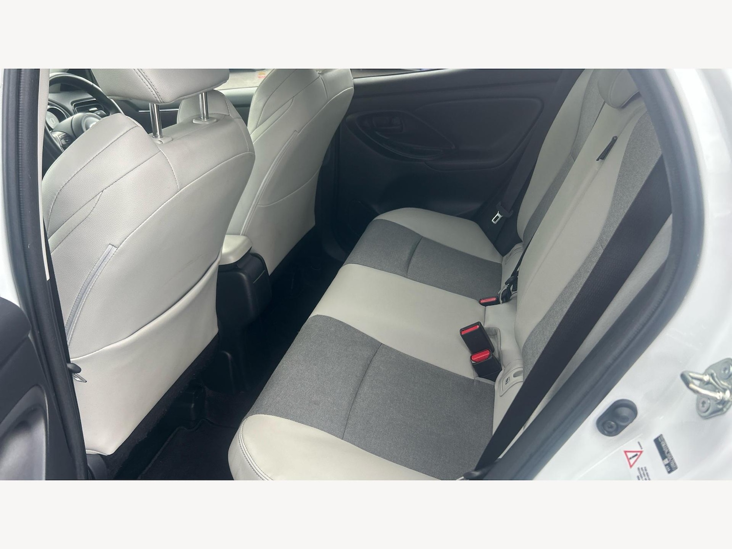 Used Toyota Yaris 2023 for sale - 76976901: Photo 15