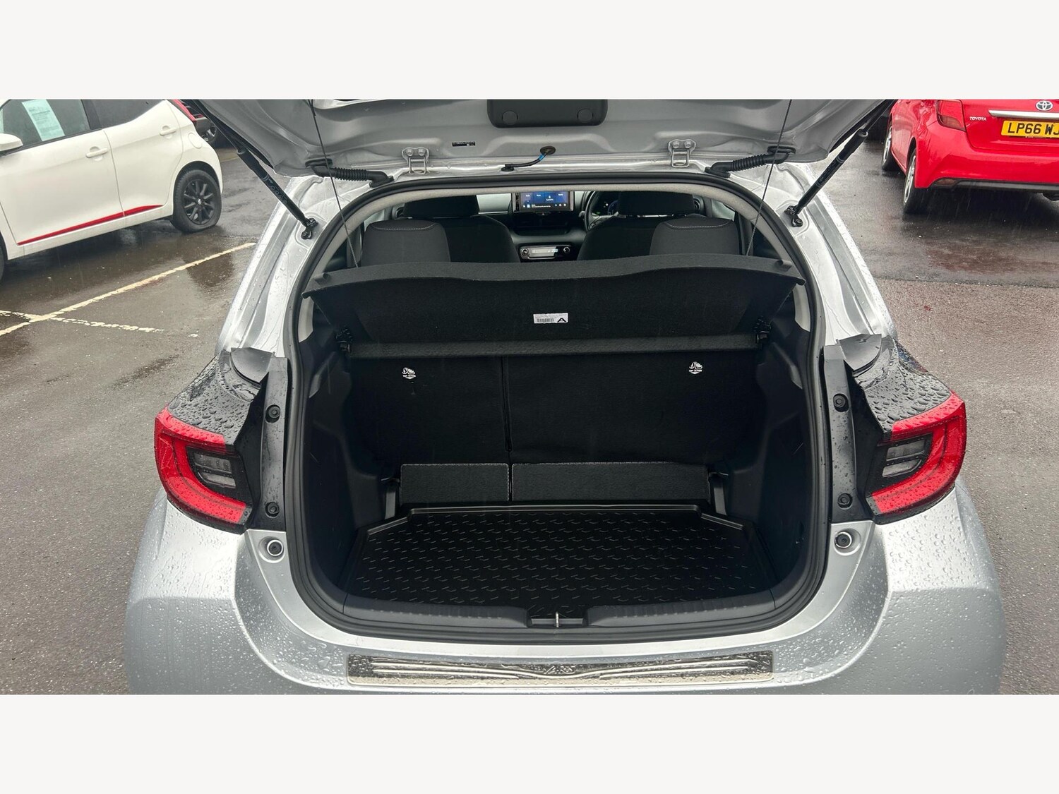 Used Toyota Yaris for sale - 77306217: Photo 16