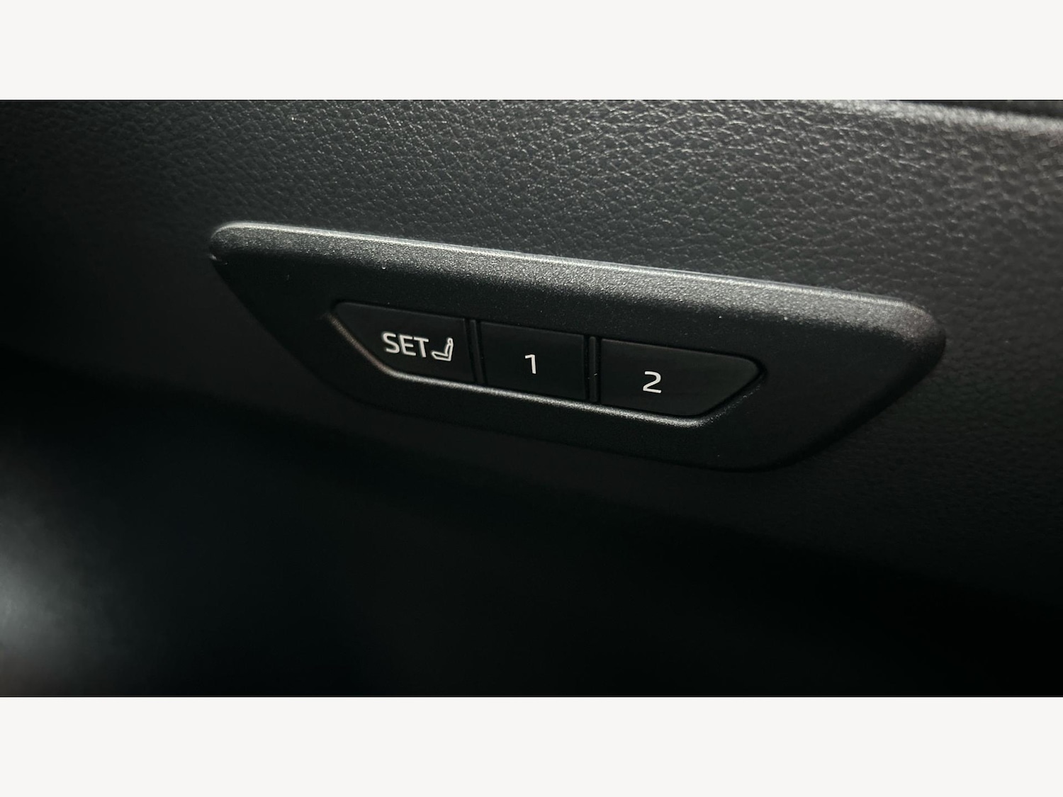 Used Toyota C-HR 2024 for sale - 76361030: Photo 25