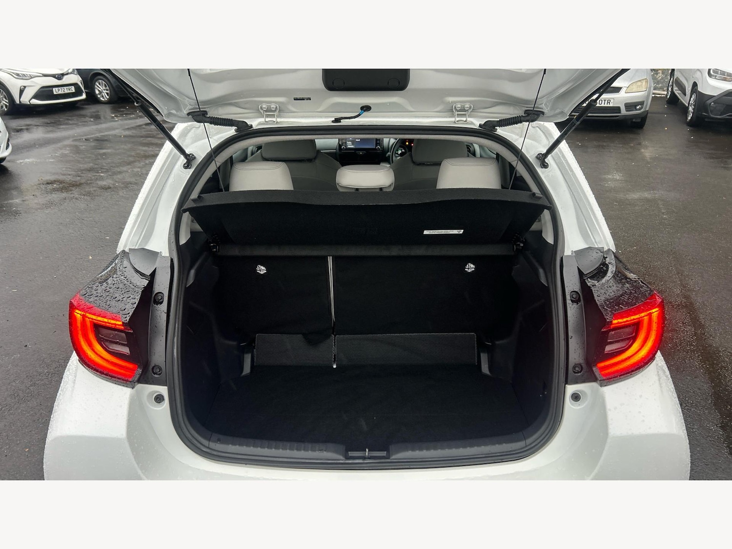 Used Toyota Yaris for sale - 76633128: Photo 16