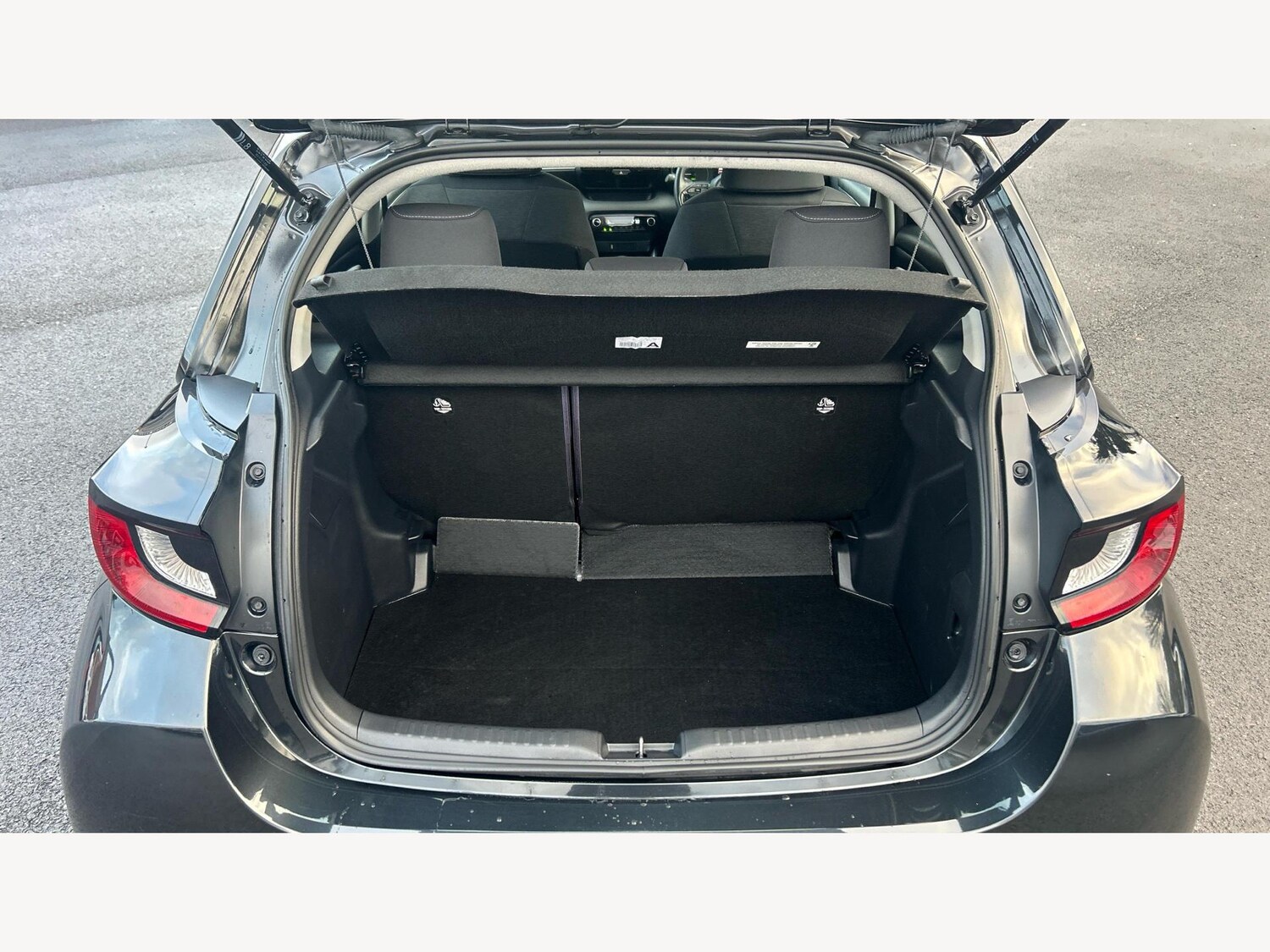 Used Toyota Yaris 2023 for sale - 76976727: Photo 16