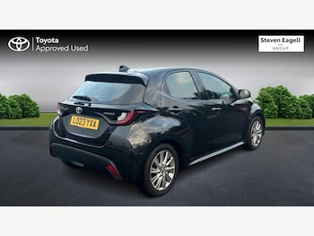 Used Toyota Yaris 2023 for sale - 76976727: Photo