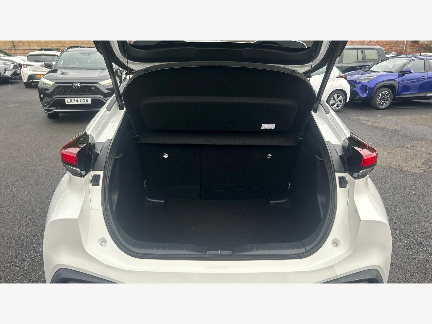 Used Toyota C-HR 2024 for sale - 76026539: Photo 16