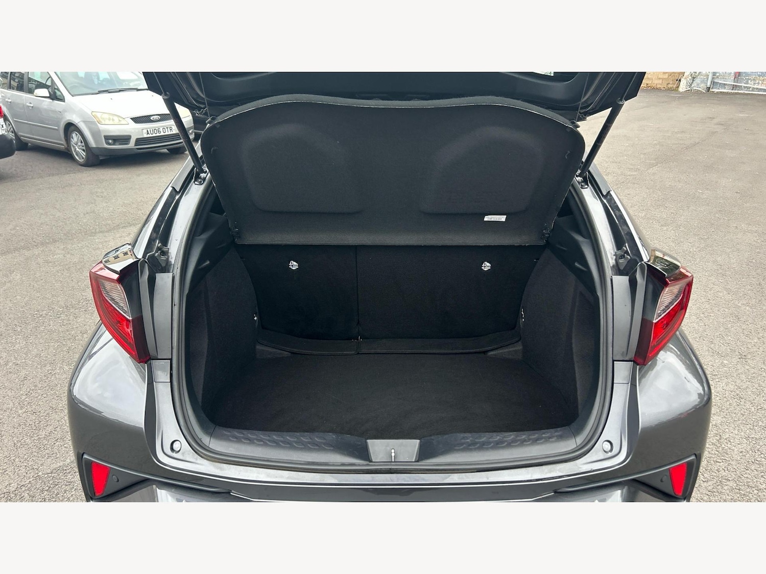 Used Toyota C-HR 2023 for sale - 76326202: Photo 16