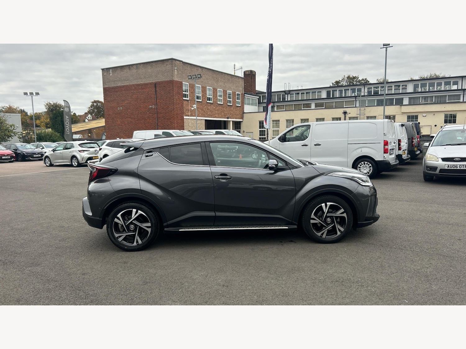 Used Toyota C-HR 2023 for sale - 76326202: Photo 18