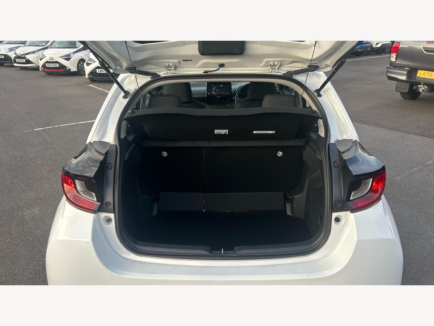 Used Toyota Yaris for sale - 77625122: Photo 16