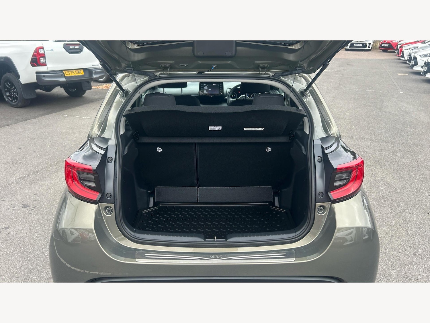Used Toyota Yaris 2023 for sale - 76361170: Photo 16