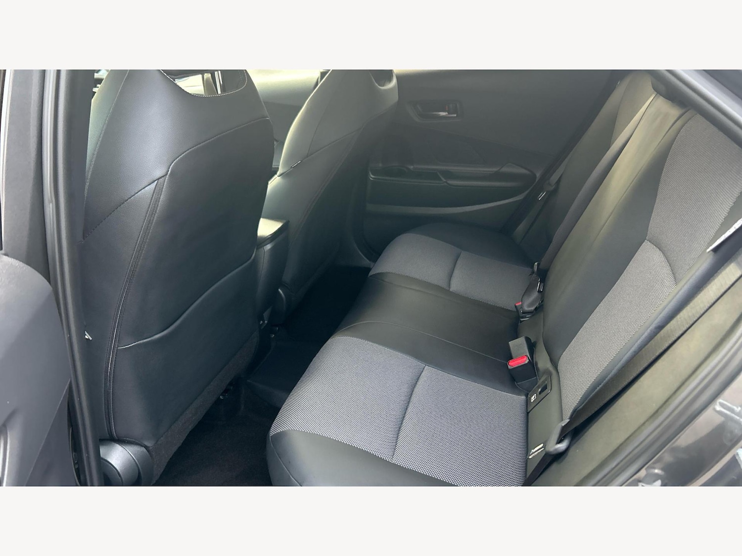 Used Toyota C-HR 2024 for sale - 76996327: Photo 15