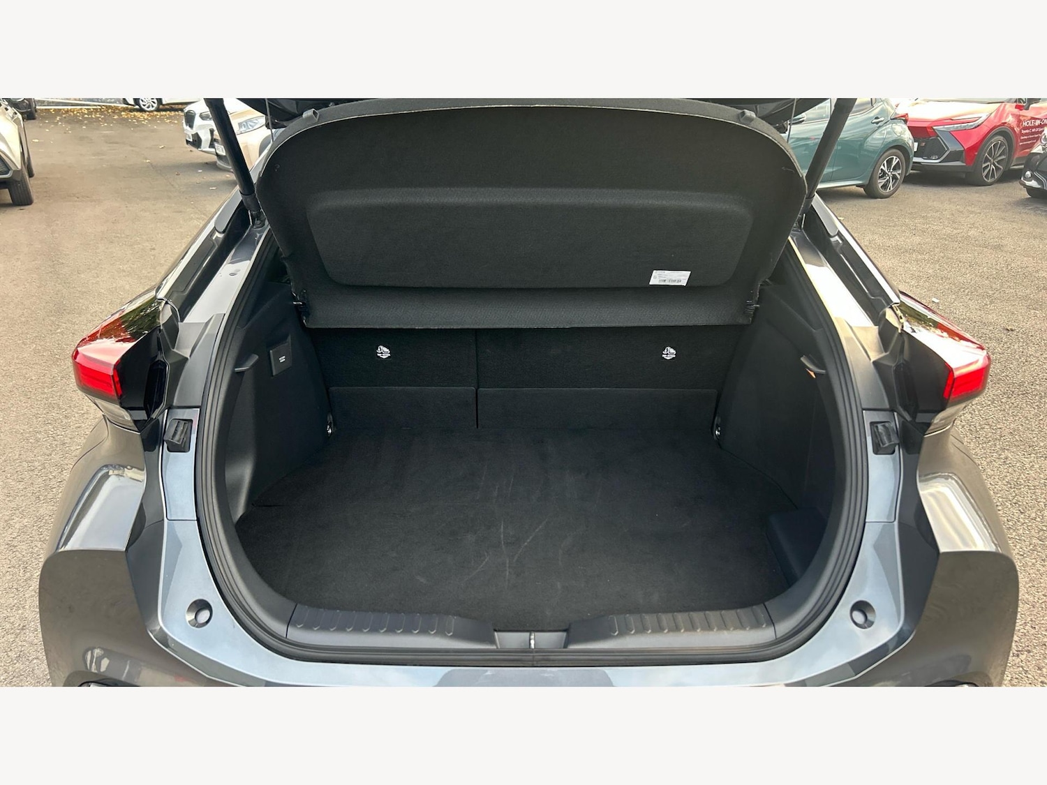 Used Toyota C-HR 2024 for sale - 76996327: Photo 16