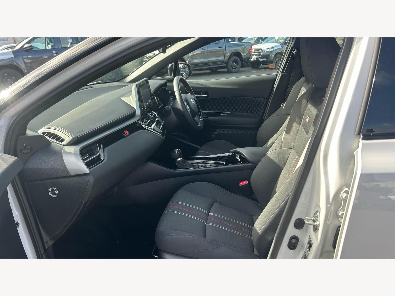 Used Toyota C-HR 2023 for sale - 75719960: Photo 12