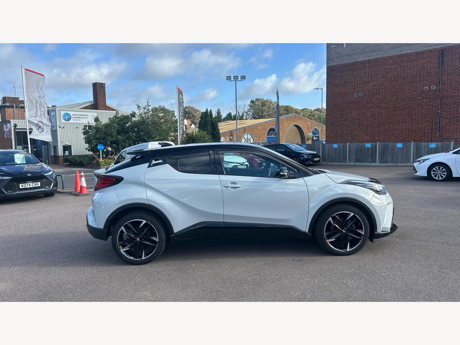 Used Toyota C-HR 2023 for sale - 75719960: Photo 18
