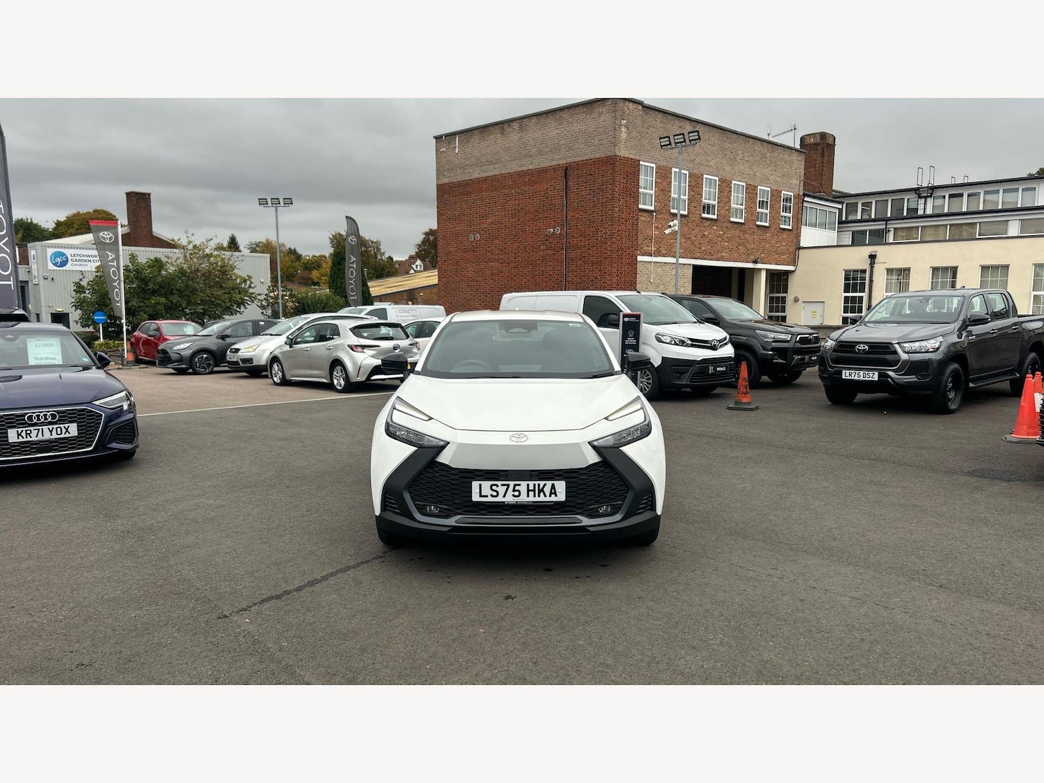 Used Toyota C-HR 2025 for sale - 76926596: Photo 17