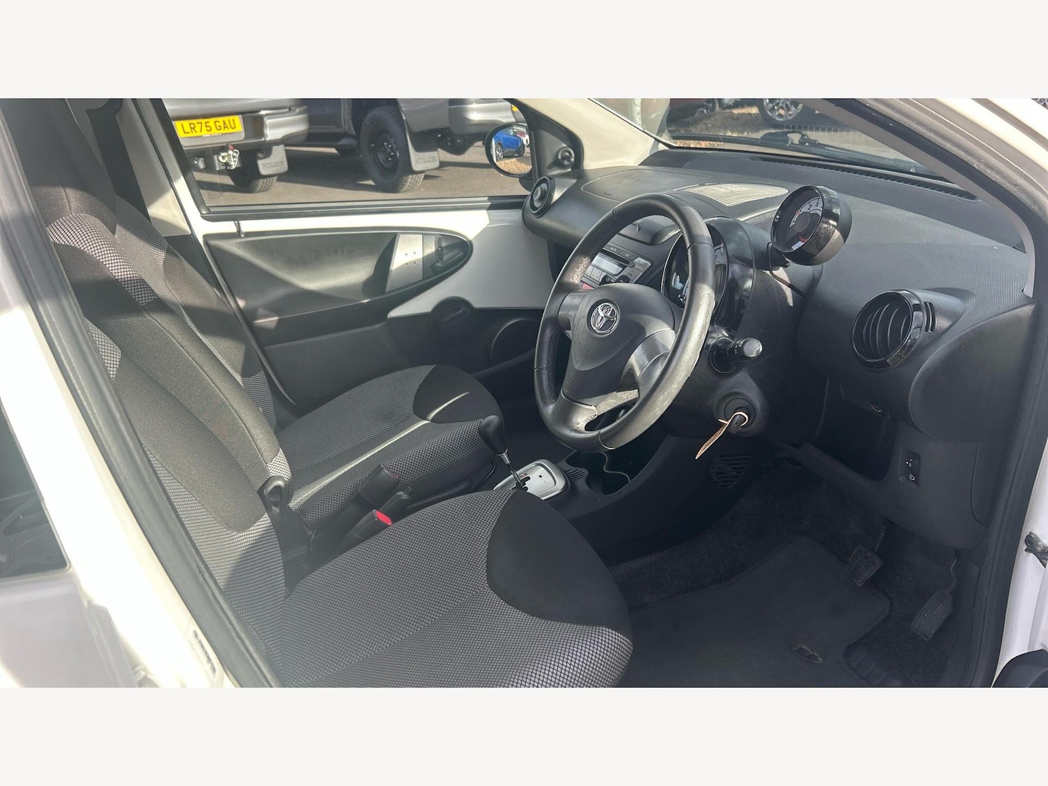 Used Toyota AYGO 2014 for sale - 76976105: Photo 13