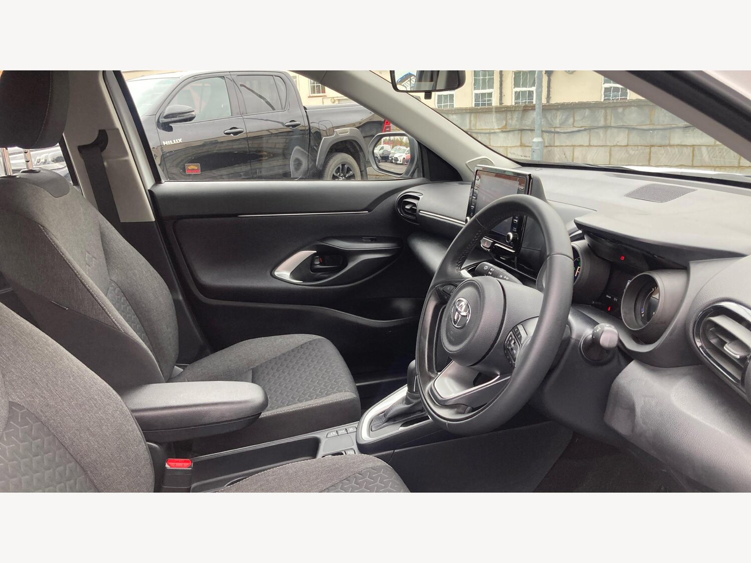 Used Toyota Yaris Cross 2024 for sale - 77343763: Photo 13