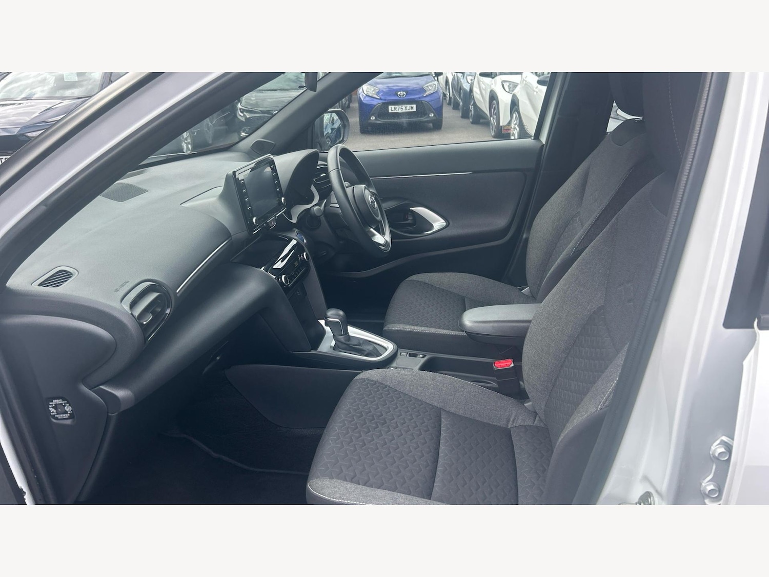 Used Toyota Yaris Cross 2023 for sale - 77625236: Photo 12