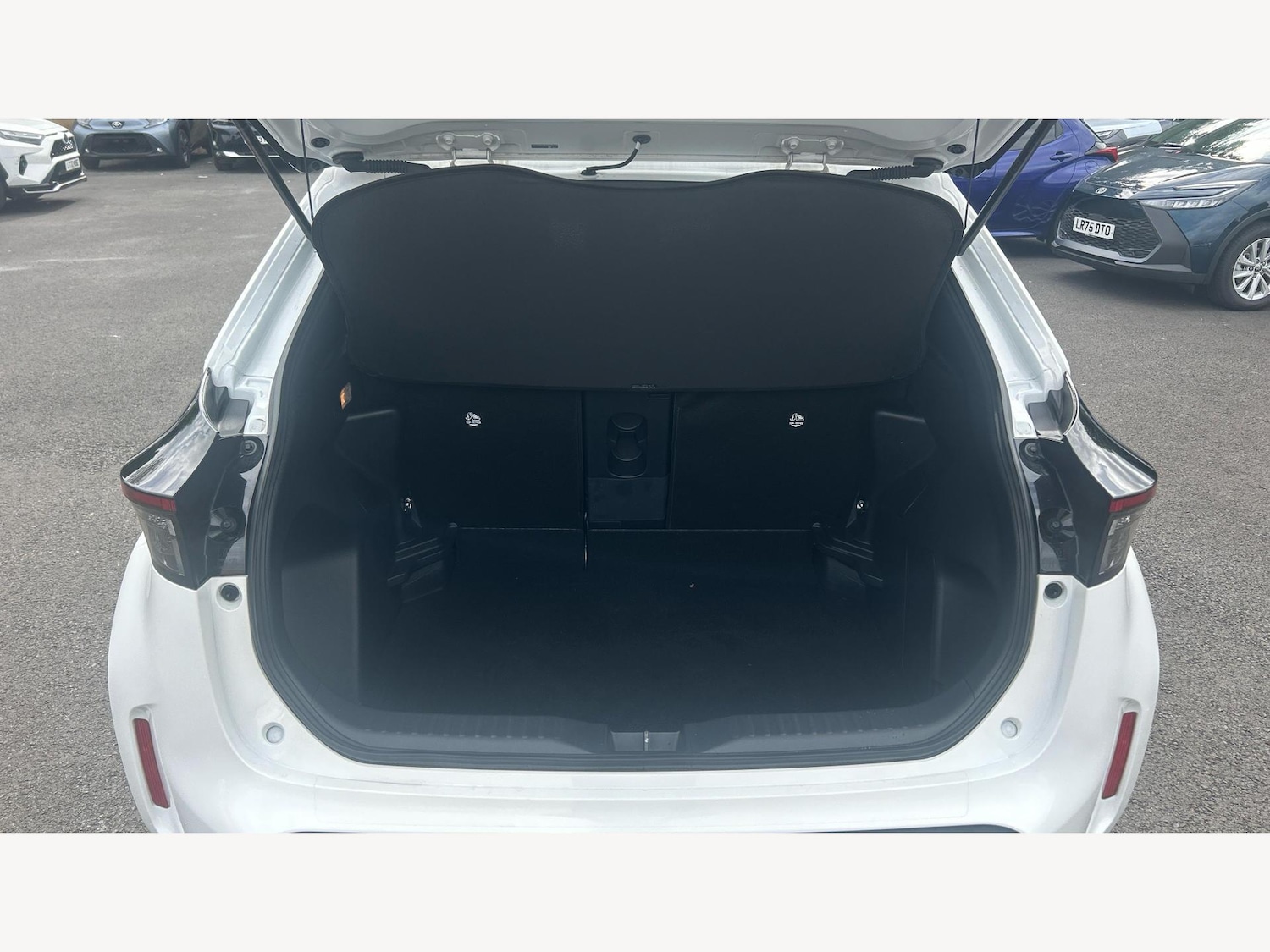 Used Toyota Yaris Cross 2023 for sale - 77625236: Photo 16