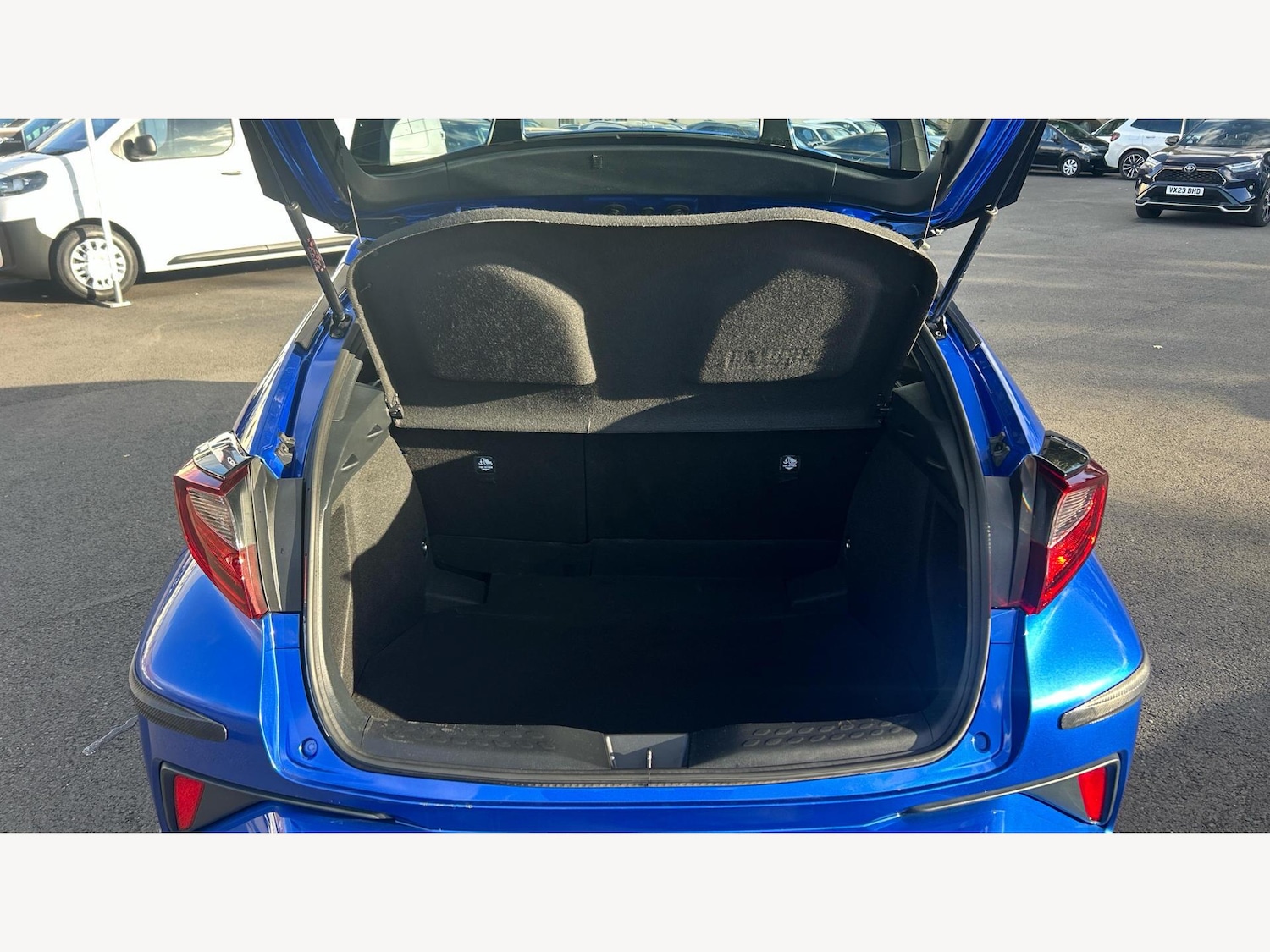 Used Toyota C-HR 2022 for sale - 76832107: Photo 16