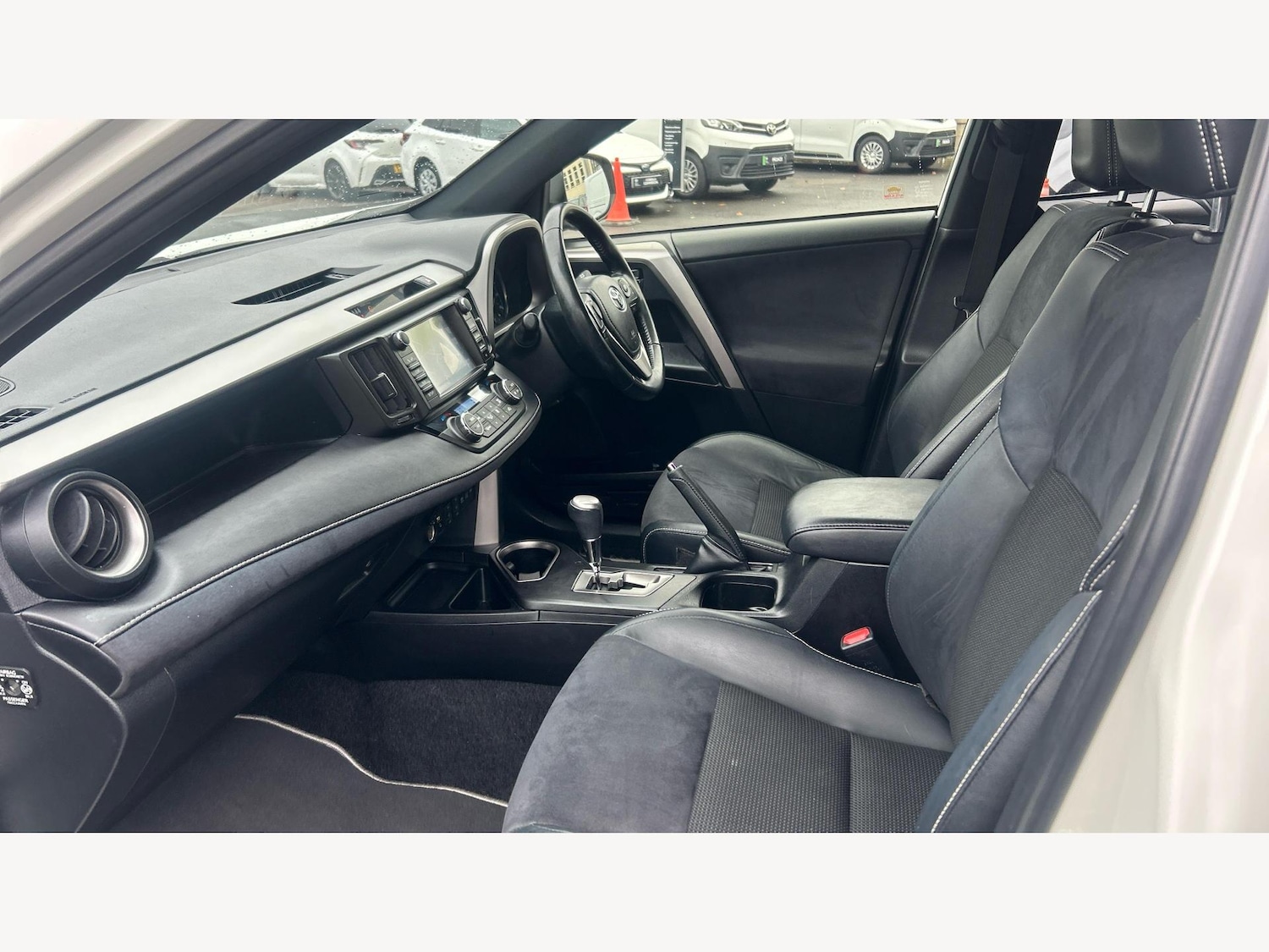 Used Toyota RAV4 2018 for sale - 76327288: Photo 12