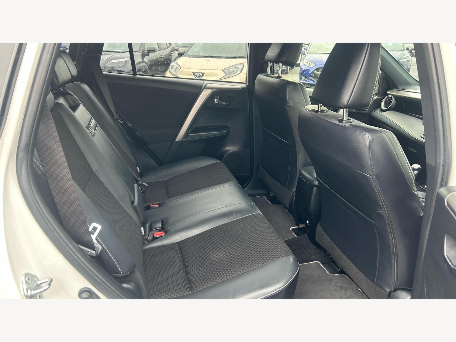 Used Toyota RAV4 2018 for sale - 76327288: Photo 14