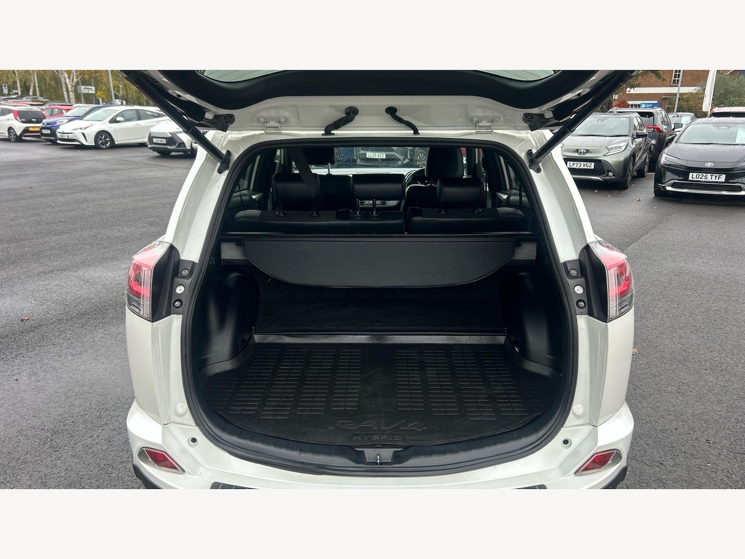 Used Toyota RAV4 2018 for sale - 76327288: Photo 16