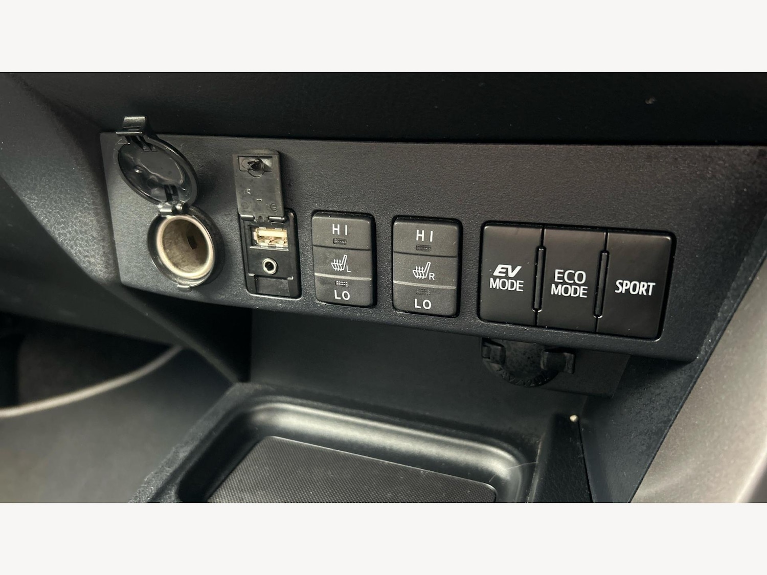 Used Toyota RAV4 2018 for sale - 76327288: Photo 22