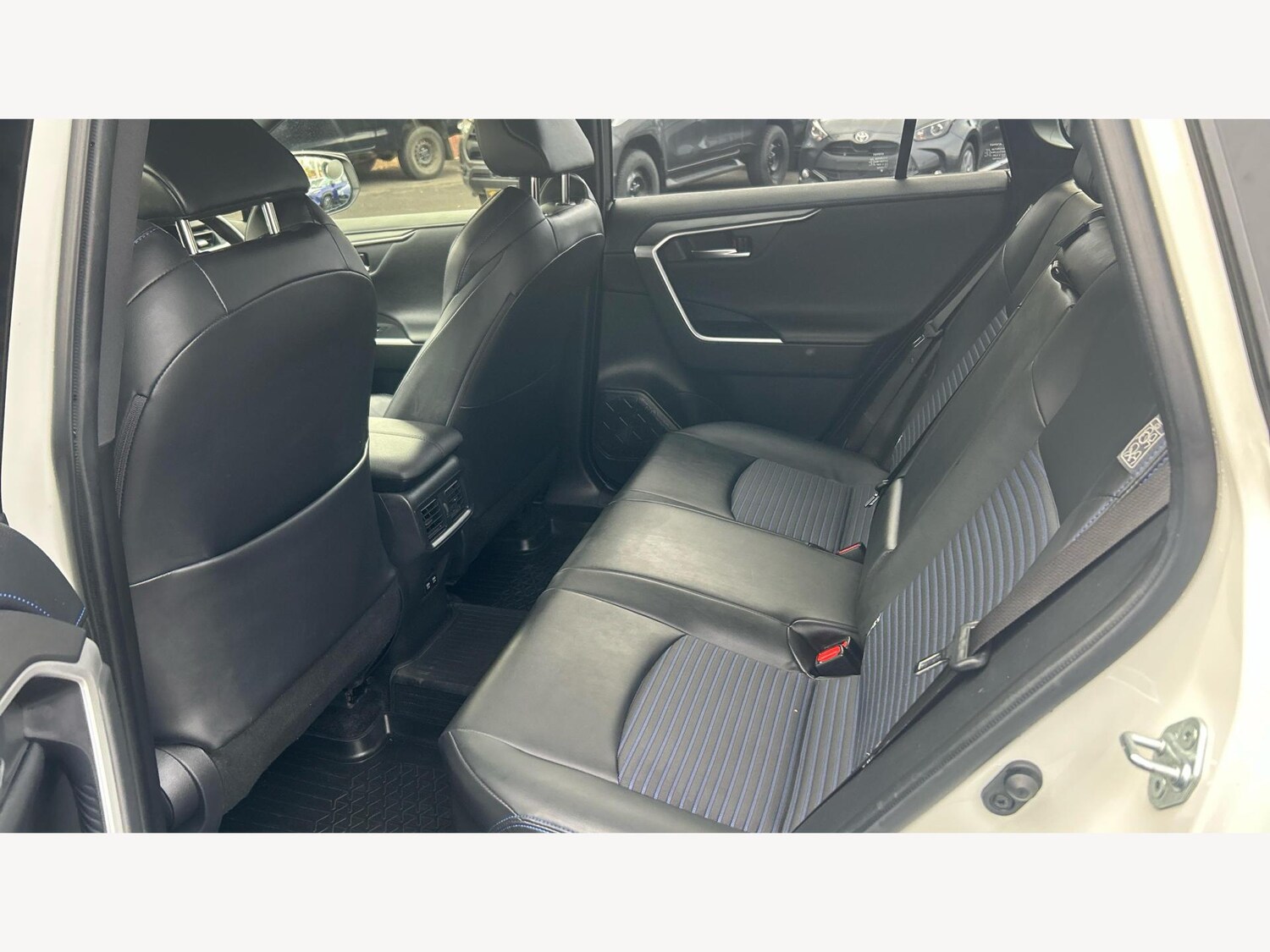 Used Toyota RAV4 2021 for sale - 76786515: Photo 15