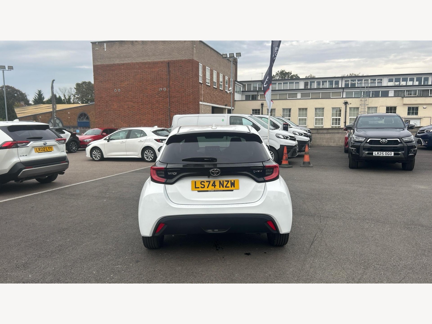 Used Toyota Yaris 2024 for sale - 77119848: Photo 21