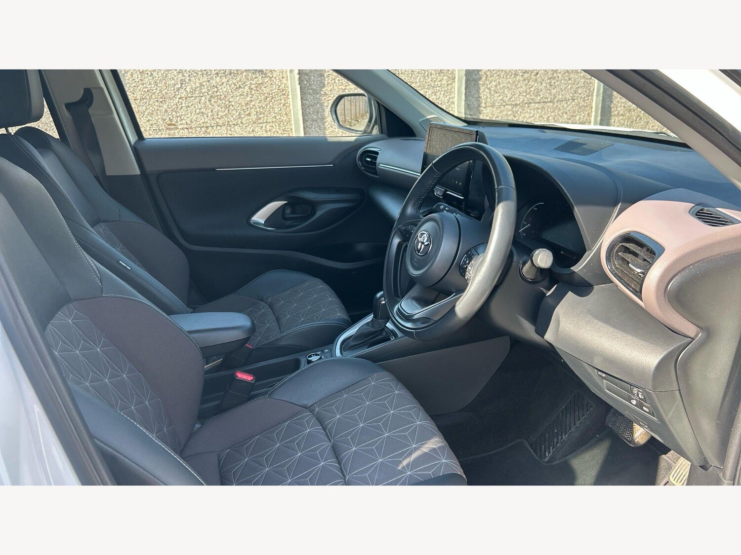 Used Toyota Yaris Cross 2023 for sale - 78006951: Photo 13