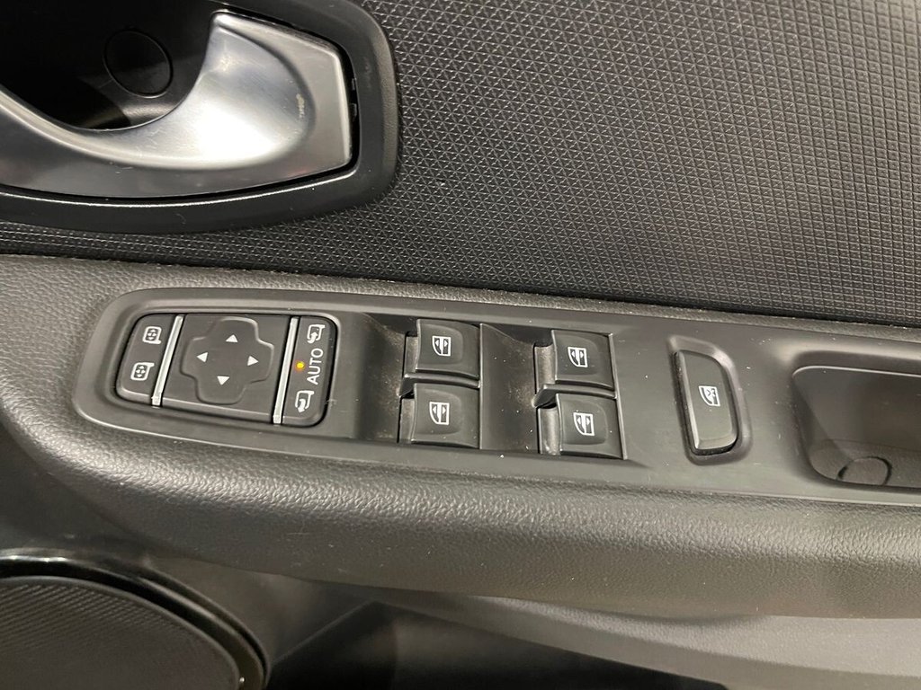 Used Renault Clio 2019 for sale - 77080553: Photo 18