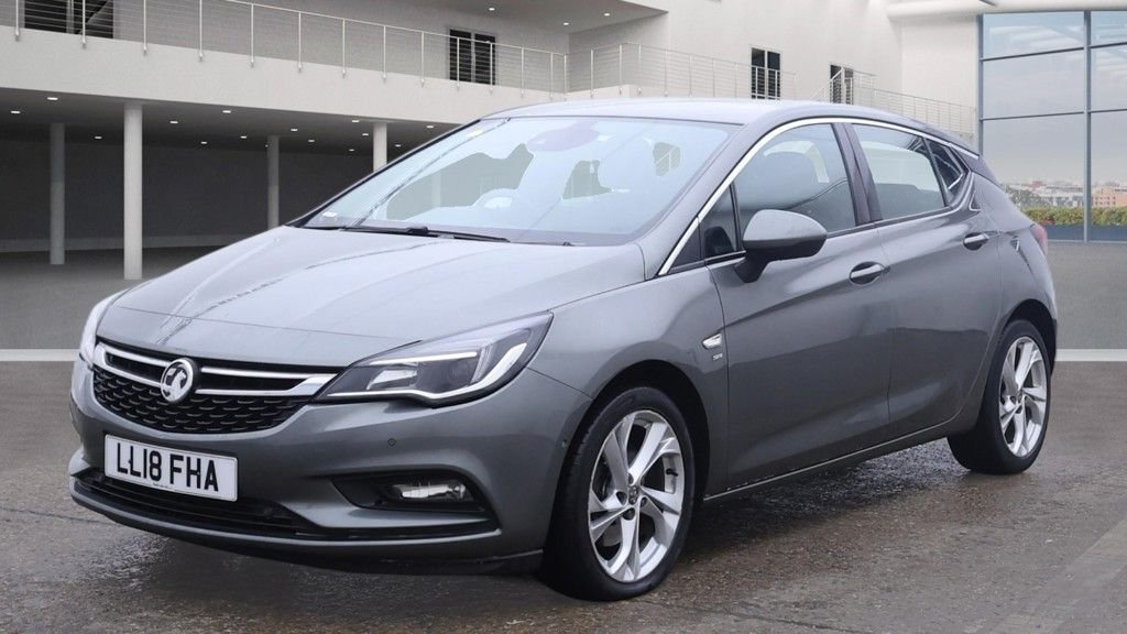 Used Vauxhall Astra 2018 for sale - 76962387: Photo 2