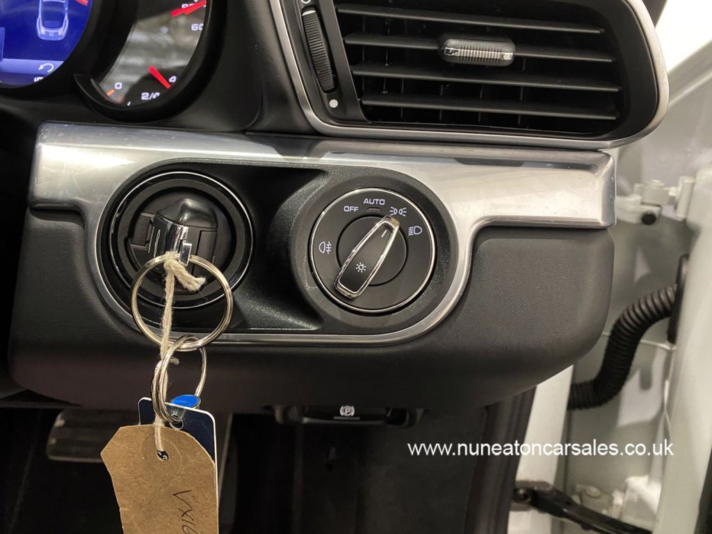 Used Porsche 911 2016 for sale - 77498607: Photo 16