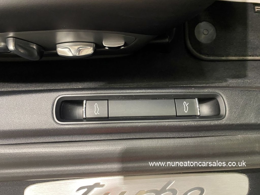 Used Porsche 911 2016 for sale - 77498607: Photo 18