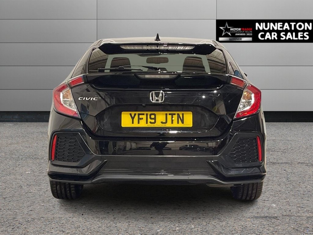 Used Honda Civic 2019 for sale - 76698416: Photo 4