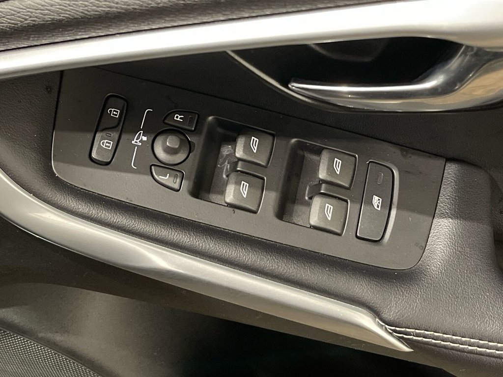 Used Volvo V40 2018 for sale - 78074152: Photo 18