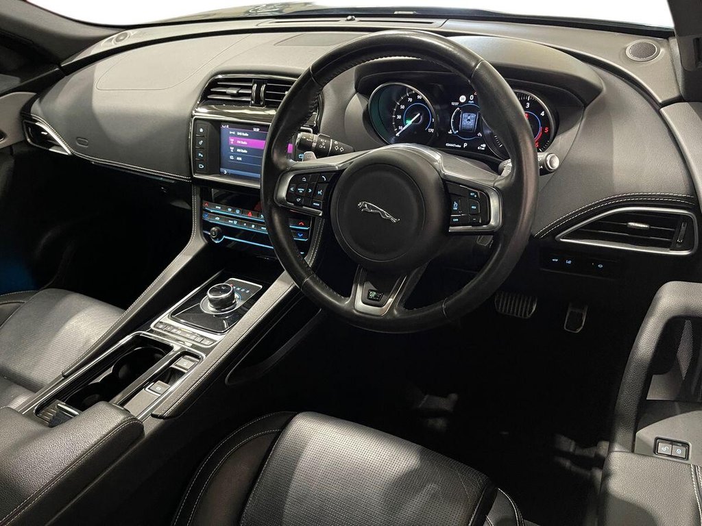 Used Jaguar F-Pace 2017 for sale - 76496600: Photo 9