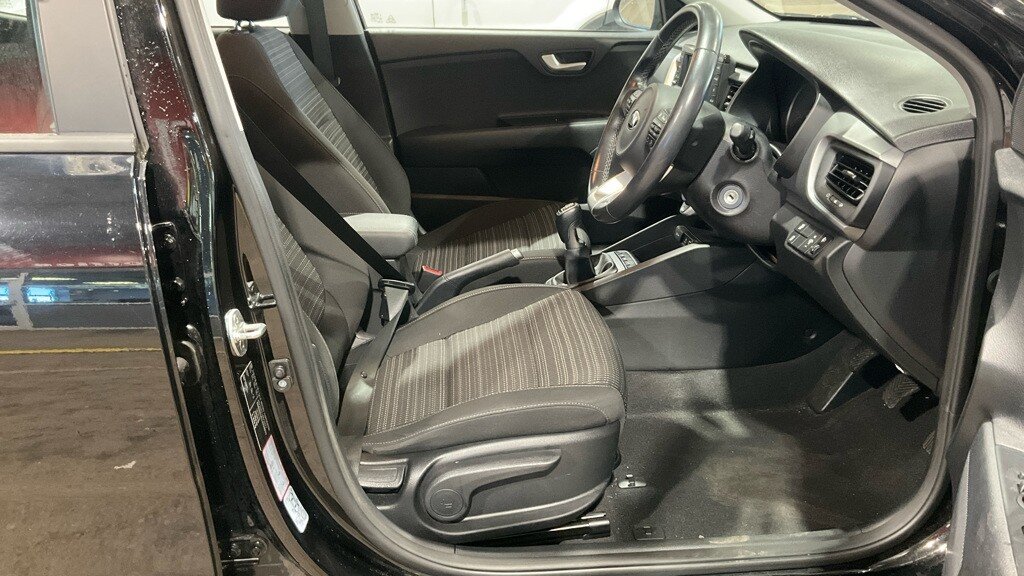 Used Kia Stonic 2019 for sale - 77748701: Photo 15