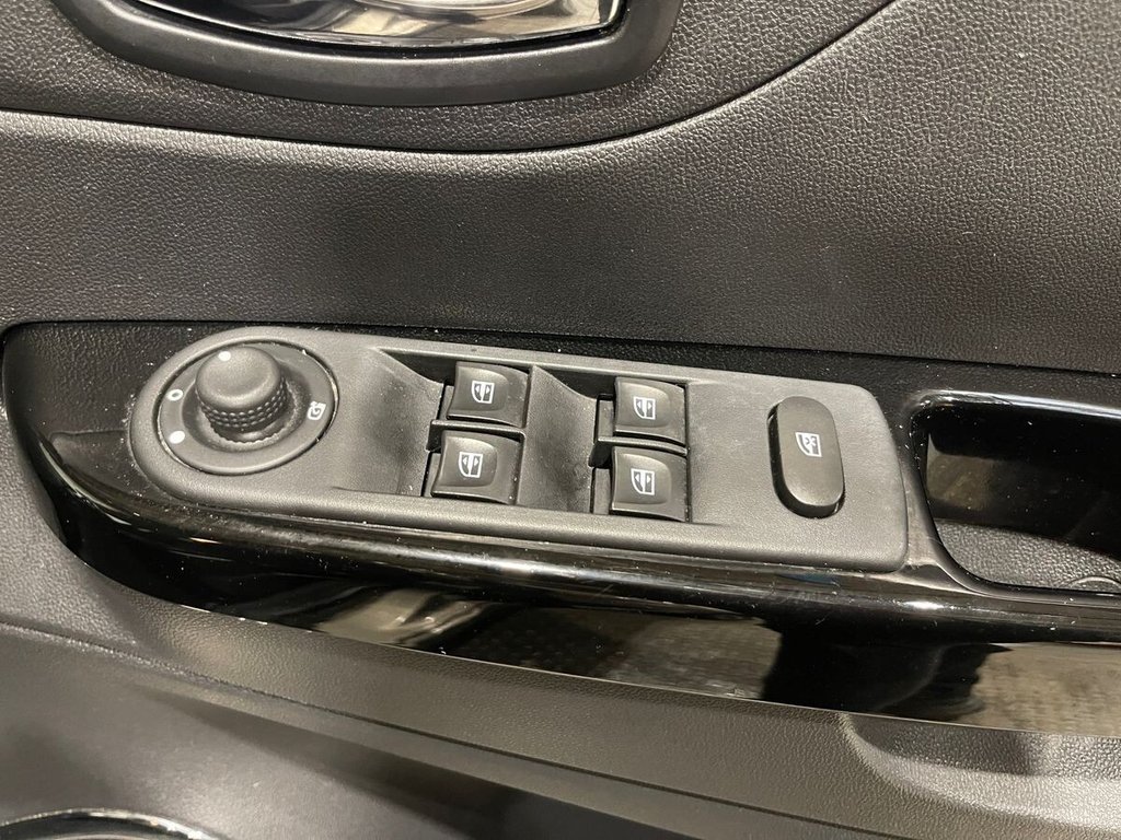 Used Renault Captur 2016 for sale - 76731215: Photo 17