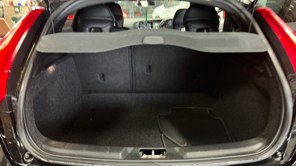 Used Volvo V40 2018 for sale - 77910979: Photo 12