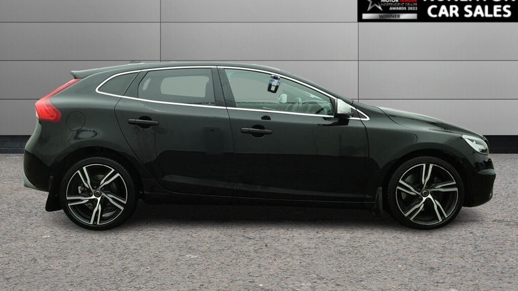 Used Volvo V40 2018 for sale - 77910979: Photo 2