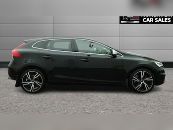 Used Volvo V40 2018 for sale - 77910979: Photo