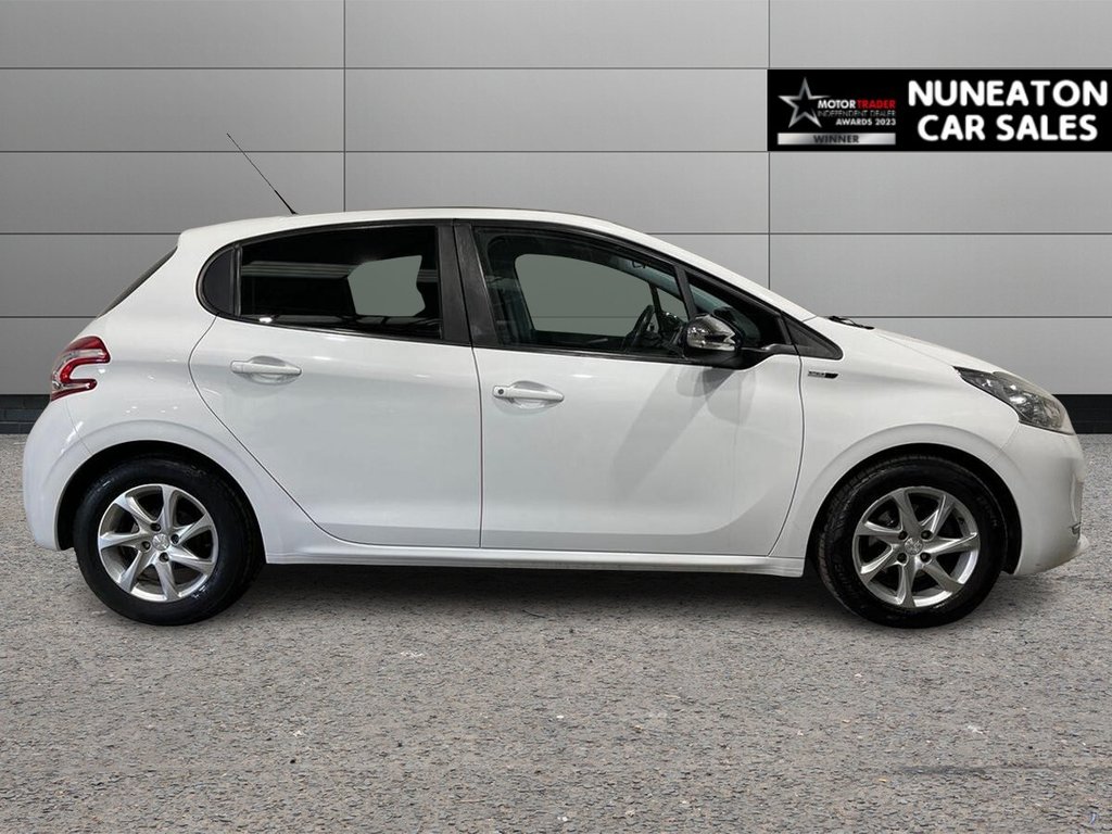 Used Peugeot 208 2015 for sale - 77849637: Photo 2