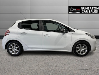 Used Peugeot 208 2015 for sale - 77849637: Photo